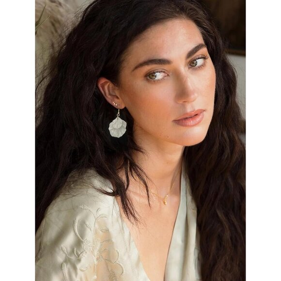 Seashell Handmade Shell Floral Petal Design Flower Dangle Earrings For Women - Picture 5 of 7